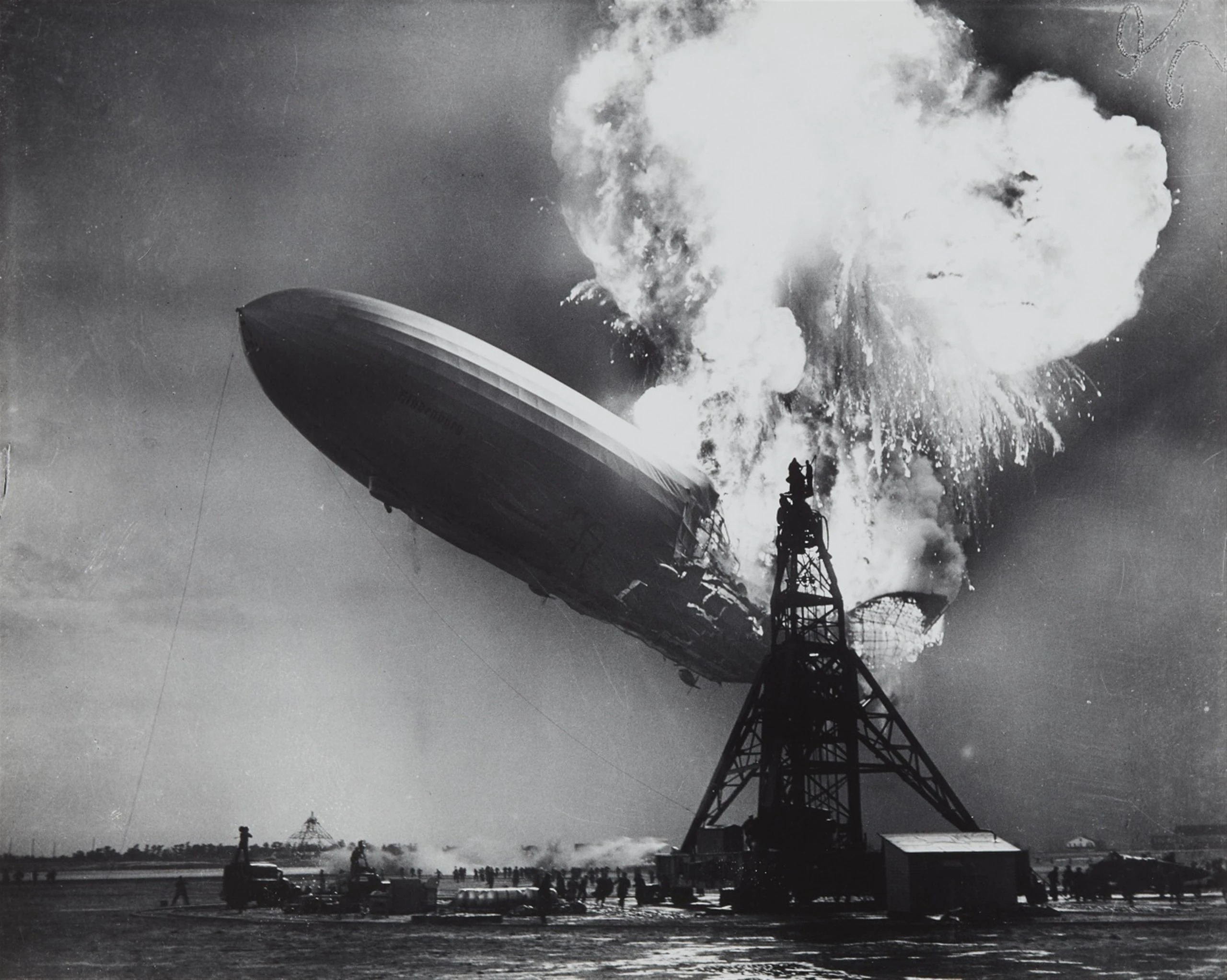 Hindenburg_disaster.jpg