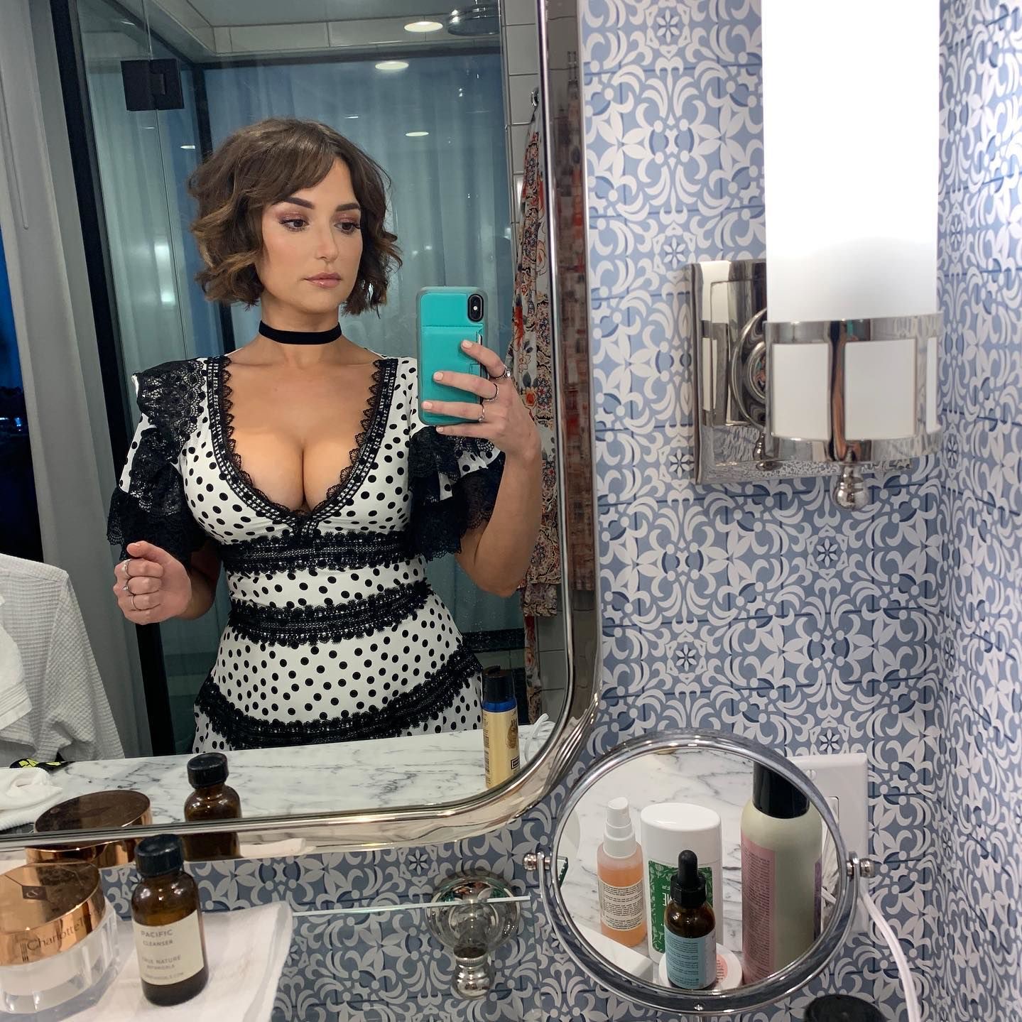 Ot Lilly From At T Commercials Milana Vayntrub Huskeronline Com