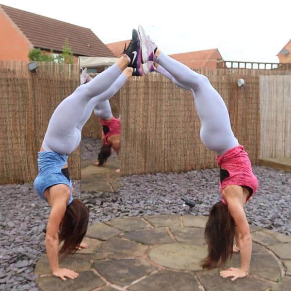 2-girls-in-yoga-pants.jpg