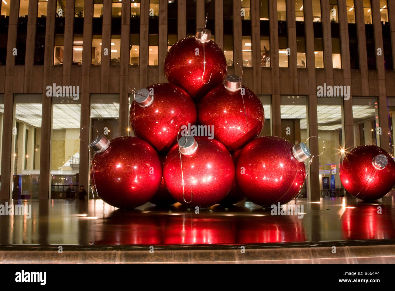big-red-balls-as-ornaments-for-the-christmas-tree-as-an-art-exhibit-B664A4.jpg