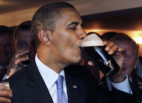 Obama polishes off a pint of Guinness in Ireland