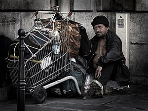 300px-HomelessParis_7032101.jpg